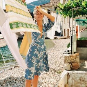 Faithfull the Brand Chloe Midi Dress Cornflower Blue White Flowers Size Medium